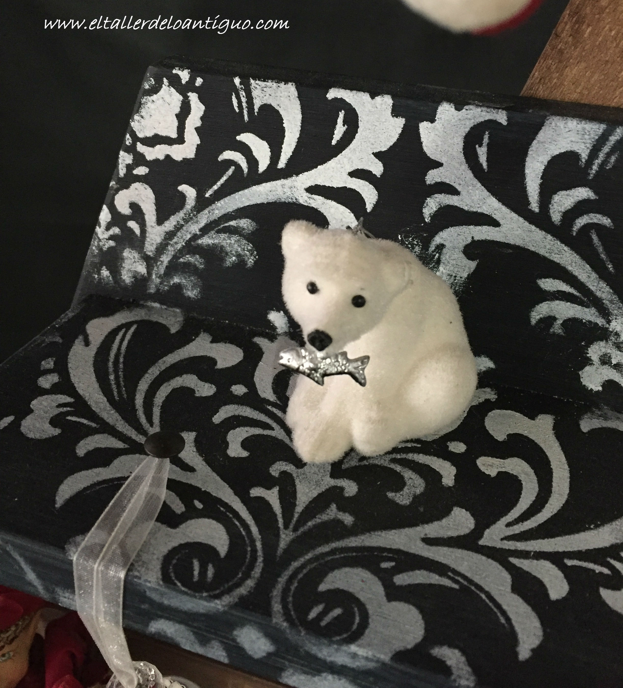 &aacute;rbol de Navidad de madera decorado